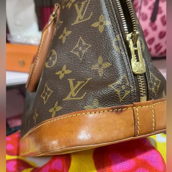 Louis Vuitton Alma in Beautiful Condition! - Picture 7 of 15